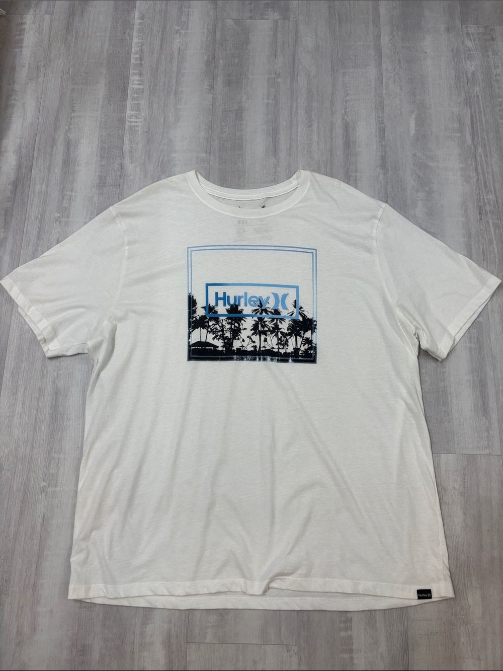 Hurley White Short-Sleeve Tee with Blue Logo and Black Palm Graphic XXL